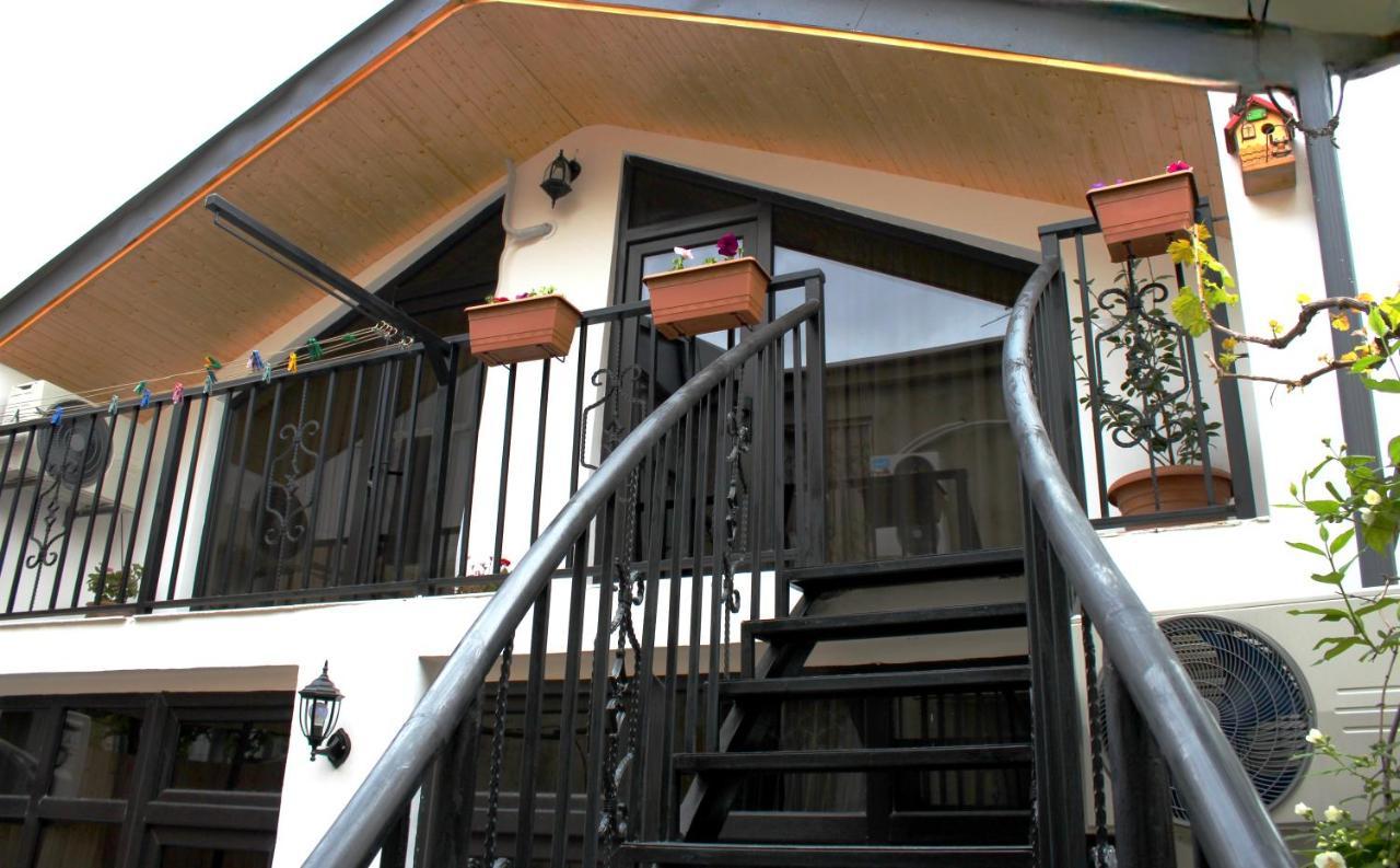 Nitsa Guest House กอริ ภายนอก รูปภาพ