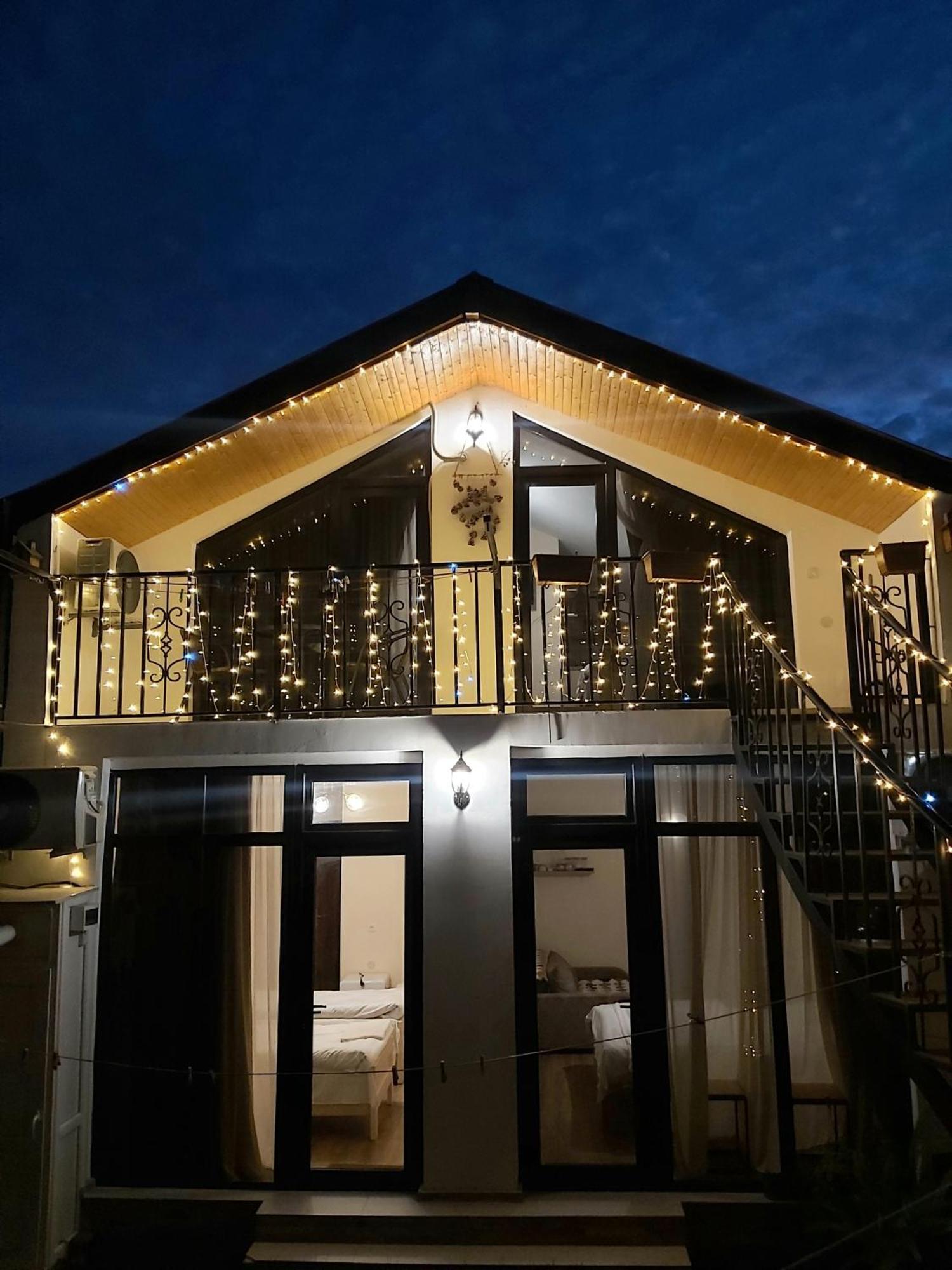 Nitsa Guest House กอริ ภายนอก รูปภาพ